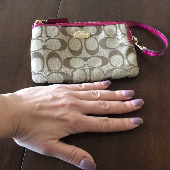 New coach wristlet - Picture 4 of 4